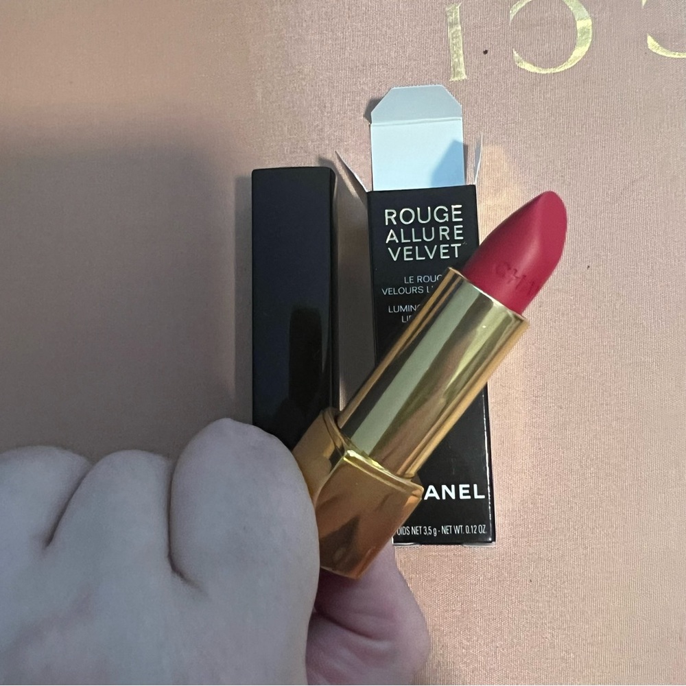 BNIB Chanel Rouge Allure Velvet Lipstick — Magnetique